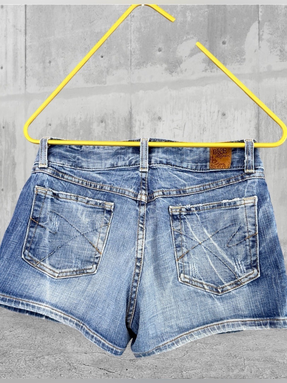 BKE Faded Out Women’s Denim Shorts Size 30 - Picture 3 of 12